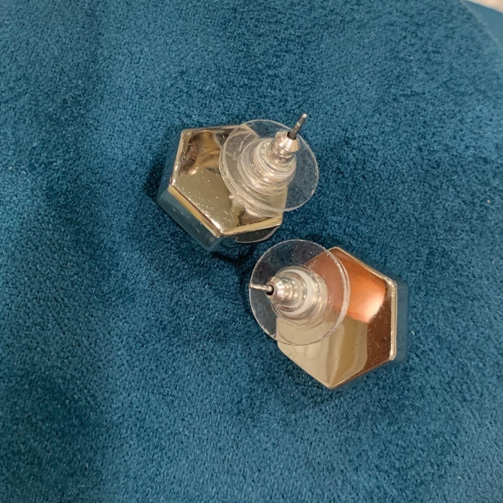 VINCE Camuto Hexagonal cz stud earrings - Picture 4 of 4